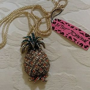 Beautiful pineapple necklace/brooch NWT